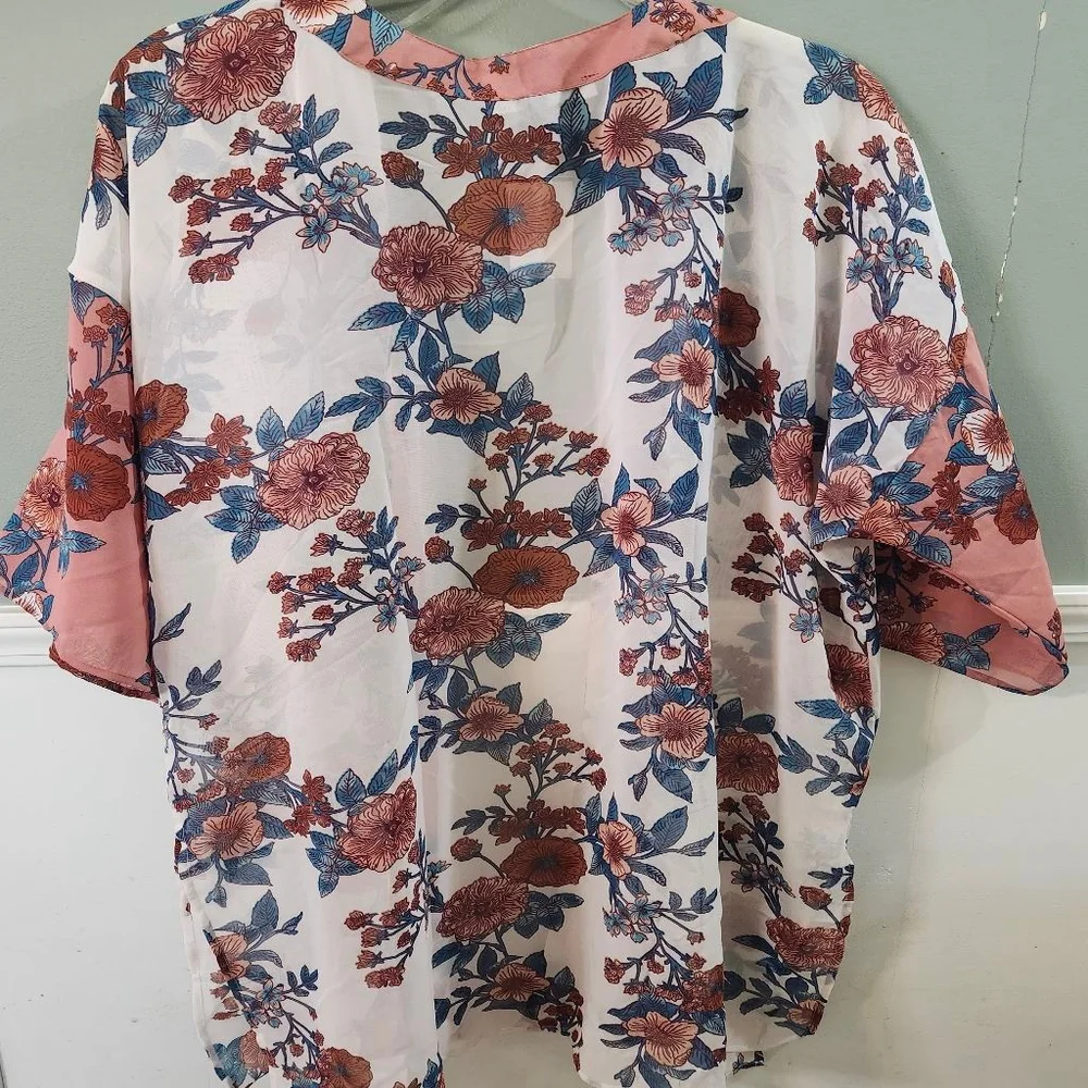 Derek Heart Plus 1X White Pink Floral Kimono